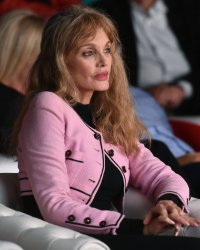 Arielle Dombasle repasse derrière la caméra pour une "tragédie musicale"