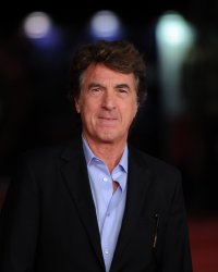 François Cluzet nu dans son prochain film ? La bande-annonce est enfin là