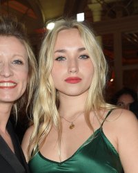 Alexandra Lamy "extrêmement fière" de la carrière de sa fille, Chloé Jouannet
