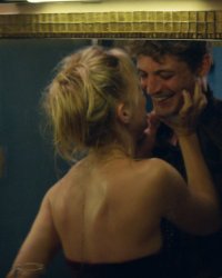 Virginie Efira : "intimidée" de tourner des scènes de sexe avec son compagnon