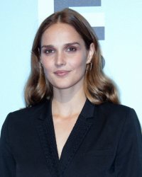 Camille Lou : ses confidences sur ses scènes dénudées dans la série J'ai menti