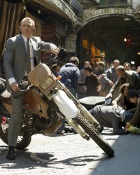 James Bond racheté à 50% par Amazon : le scénariste de Skyfall est inquiet