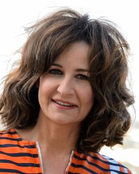 Valérie Lemercier souhaite réaliser un biopic sur Céline Dion