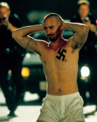 Le réalisateur d'American History X officialise un projet similaire en Afrique