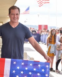 The Flash : Michael Shannon crée la surprise et remet le costume de Zod