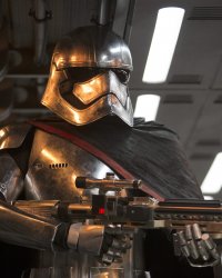 Star Wars 8 : Capitaine Phasma aura une nouvelle arme