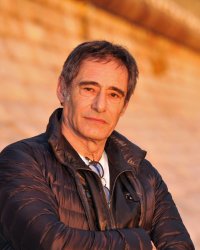 Gérard Lanvin et Mathilde Seigner dans l'adaptation des Enfants des Justes