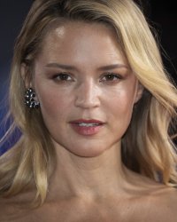 L'Empire : Virginie Efira et Fabrice Luchini dans le prochain Bruno Dumont