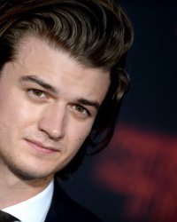 Joe Keery parle de Ryan Reynolds dans Free Guy : "J'étais très impressionné"