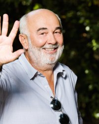 Gérard Jugnot emmène Marc Lavoine à La Réunion pour Le Petit Piaf