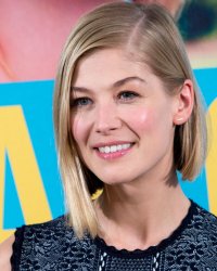 Rosamund Pike rejoint Christian Bale dans le western Hostiles