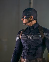 Captain America : quel est le costume préféré de Chris Evans ?
