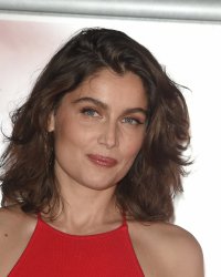 Au cinéma, Laetitia Casta veut "toujours tout remettre en jeu"