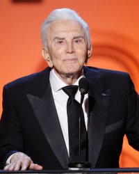 Kirk Douglas a 100 ans : retour sur sa carrière en 5 rôles culte