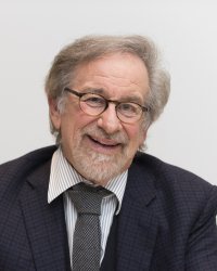 Steven Spielberg prépare un film sur sa vie : Michelle Williams jouera sa mère