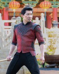 Marvel : Simu Liu rêverait que Shang-Chi 2 soit adapté en comédie musicale
