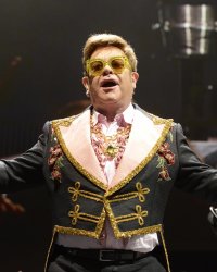 Elton John : retour sur sa carrière en dix titres culte