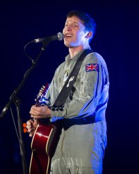 Sur Twitter, James Blunt promet une année pire que 2016