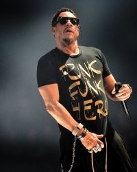 JoeyStarr chante pour aider les jeunes à décrocher leurs diplômes