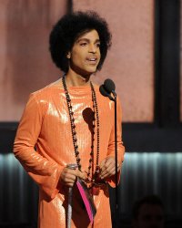 Prince annule sa tournée européenne après les attentats parisiens