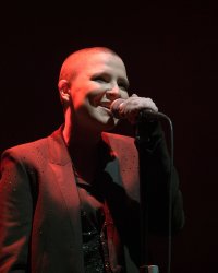 Anne Sila dévoile un titre inédit en duo avec Matt Simons