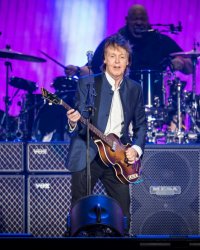 Paul McCartney sort deux singles et annonce un nouvel album pour l'automne 2018