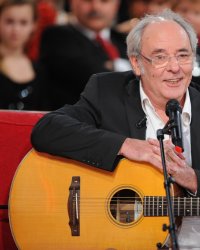"J'écris pour avoir quelque chose à chanter", raconte Maxime Le Forestier