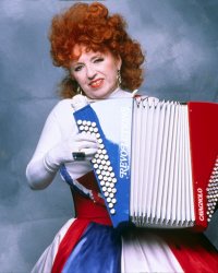 Yvette Horner est décédée à 95 ans : retour sur 5 (étonnantes) collaborations