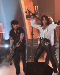 Grammys 2016 : Johnny Depp et Alice Cooper rendent hommage à Lemmy de Motörhead