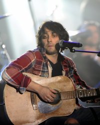 Damien Saez dévoile deux titres inédits sur les attentats