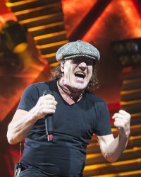 Le chanteur d'AC/DC remonte sur scène malgré la menace de surdité