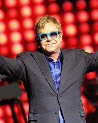 Elton John va adapter "Le Diable s'habille en Prada" en comédie musicale