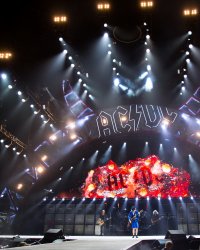 Qui était George Young, le défunt "mentor" d'AC/DC ?