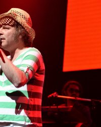 Philippe Katerine chante la rigueur pour le film "Gaz de France"