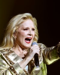 Johnny Hallyday : Sylvie Vartan lui rend hommage en concert avec un duo virtuel