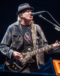 Neil Young s'apprête à sortir un album acoustique