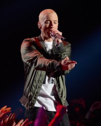 Eminem, de retour en duo avec Skylar Grey sur "Kill for You"