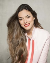 Alma représentera la France à l'Eurovision 2017 avec le titre "Requiem"