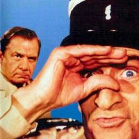 Le gendarme et les gendarmettes - bande annonce - (1982)