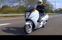 Video Vectrix VX-1 Li+ : le scooter américain passe enfin au Lithium !