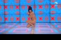 Le strip-tease intégral d'Erika Moulet sur D8