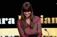 Clara Luciani surprise par la citation de Laurent Delahousse