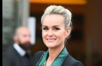 Nouvelle coupe, nouvelles dents… et vilaines critiques, ce cliché inédit de Laeticia Hallyday et...