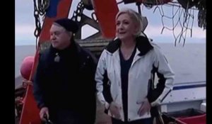 Quand Marine Le Pen imite les dauphins pour commu­niquer avec eux - ZAPPING PRÉSIDENTIELLE