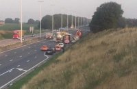 LIEGE - Un camion versé sur le flanc et déverse 13000 litres de mazout, autoroute E40 fermée vers BXL à hauteur de Hognoul
