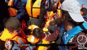Migrants : à bord d'un canot en mer Egée, entre la Turquie et la Grèce
