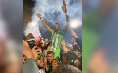 Red Star promu en Ligue 2 : les supporters font la fête jusqu'au bout de la nuit