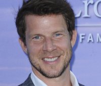 Eric Mabius