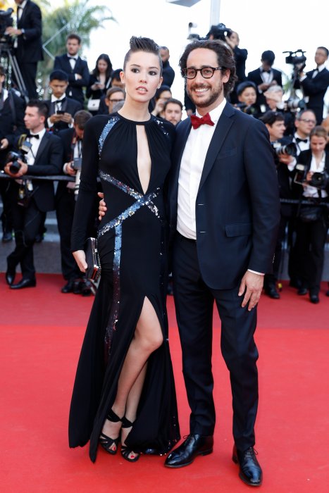 Thomas Hollande et Emilie Broussouloux : couple flamboyant sur tapis rouge Thomas Hollande et Emilie Broussouloux : couple flamboyant sur tapis rouge