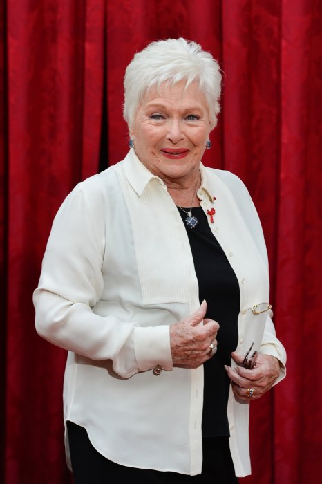 Line Renaud, mademoiselle d'Armentières pour toujours Line Renaud, mademoiselle d'Armentières pour toujours